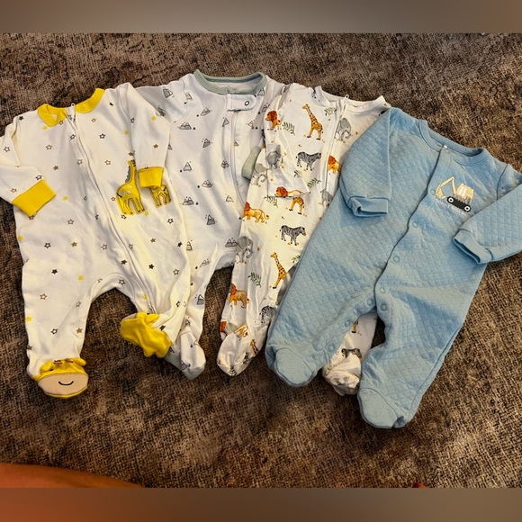 Assorted Baby One Pieces Set 0-3 Months - Picture 1 of 4
